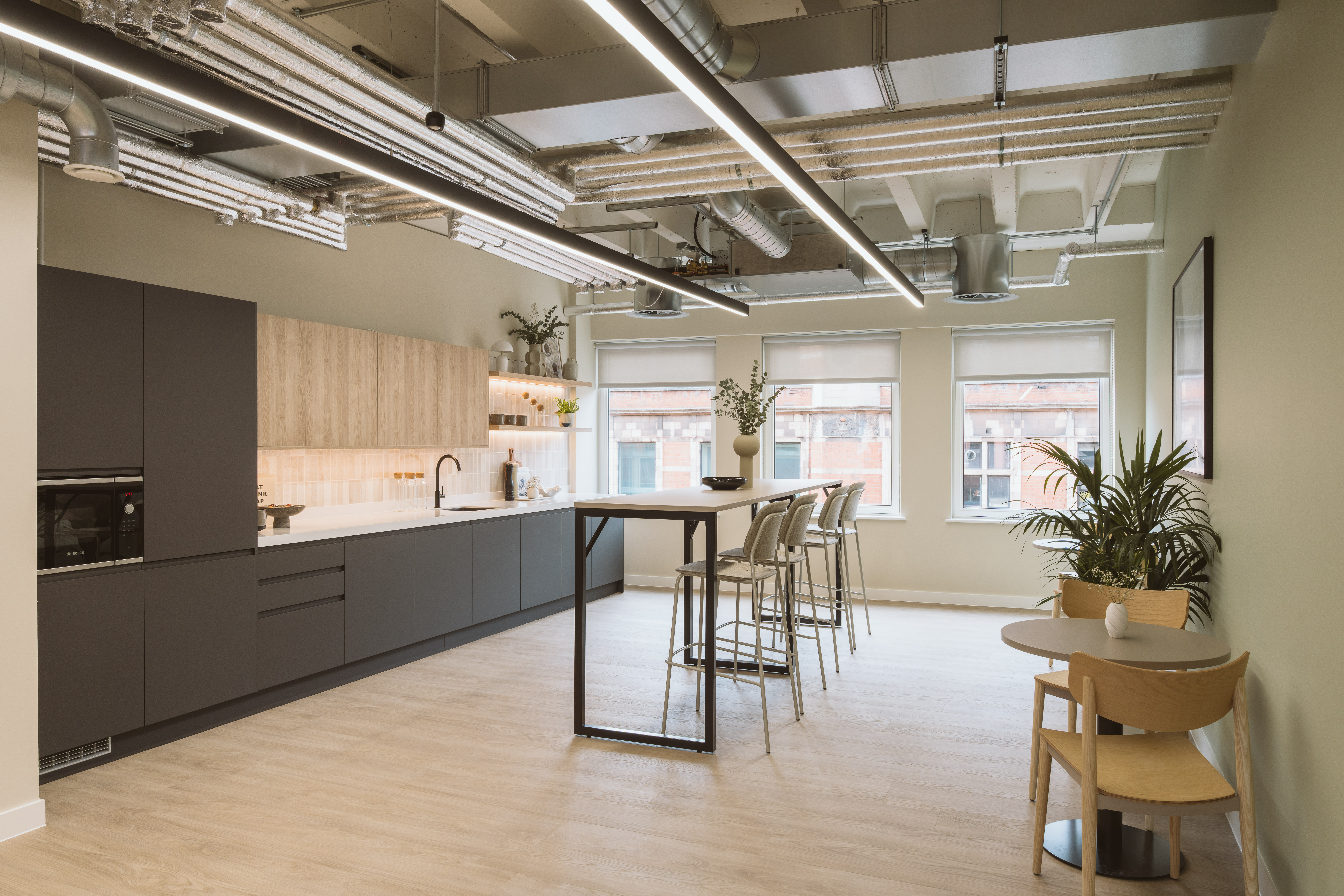 130 Shaftesbury Avenue photo 4