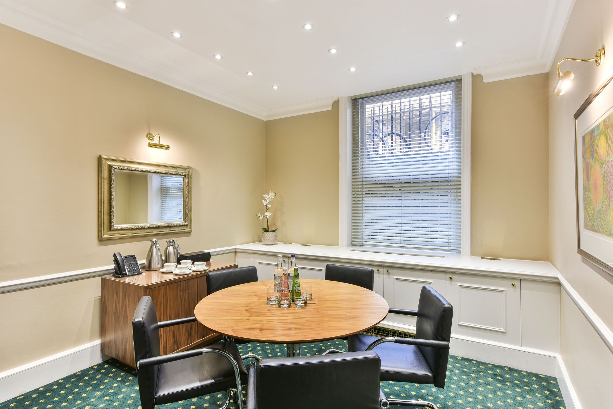 23 Berkeley Square photo 8