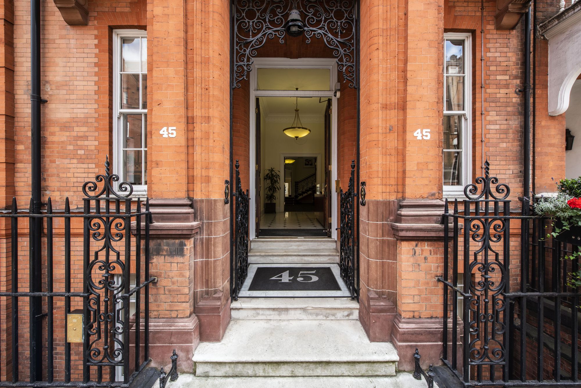 45 Pont Street photo 4