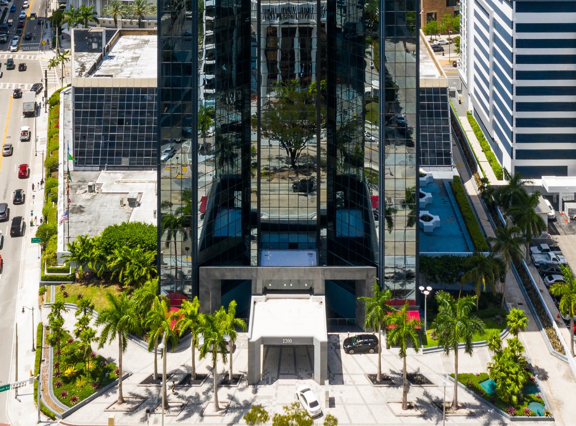 1200 Brickell Avenue photo 3