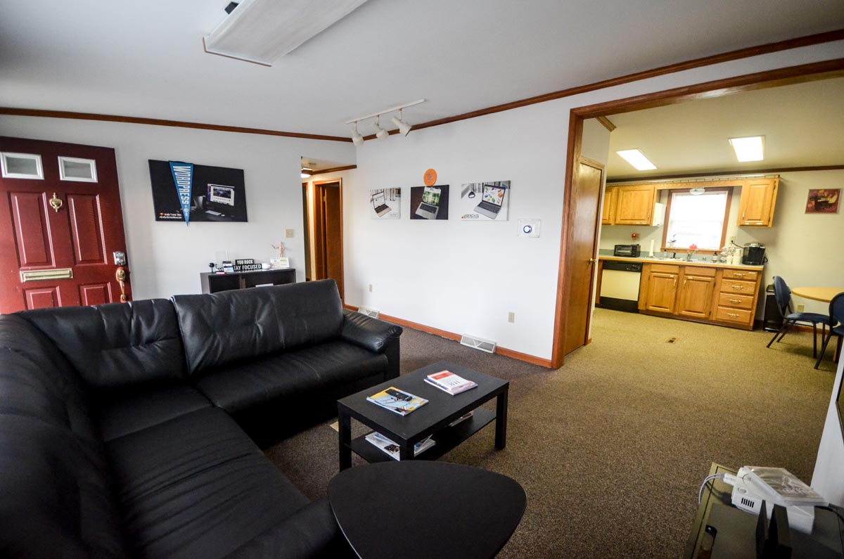 2782 South Queen Street photo 2