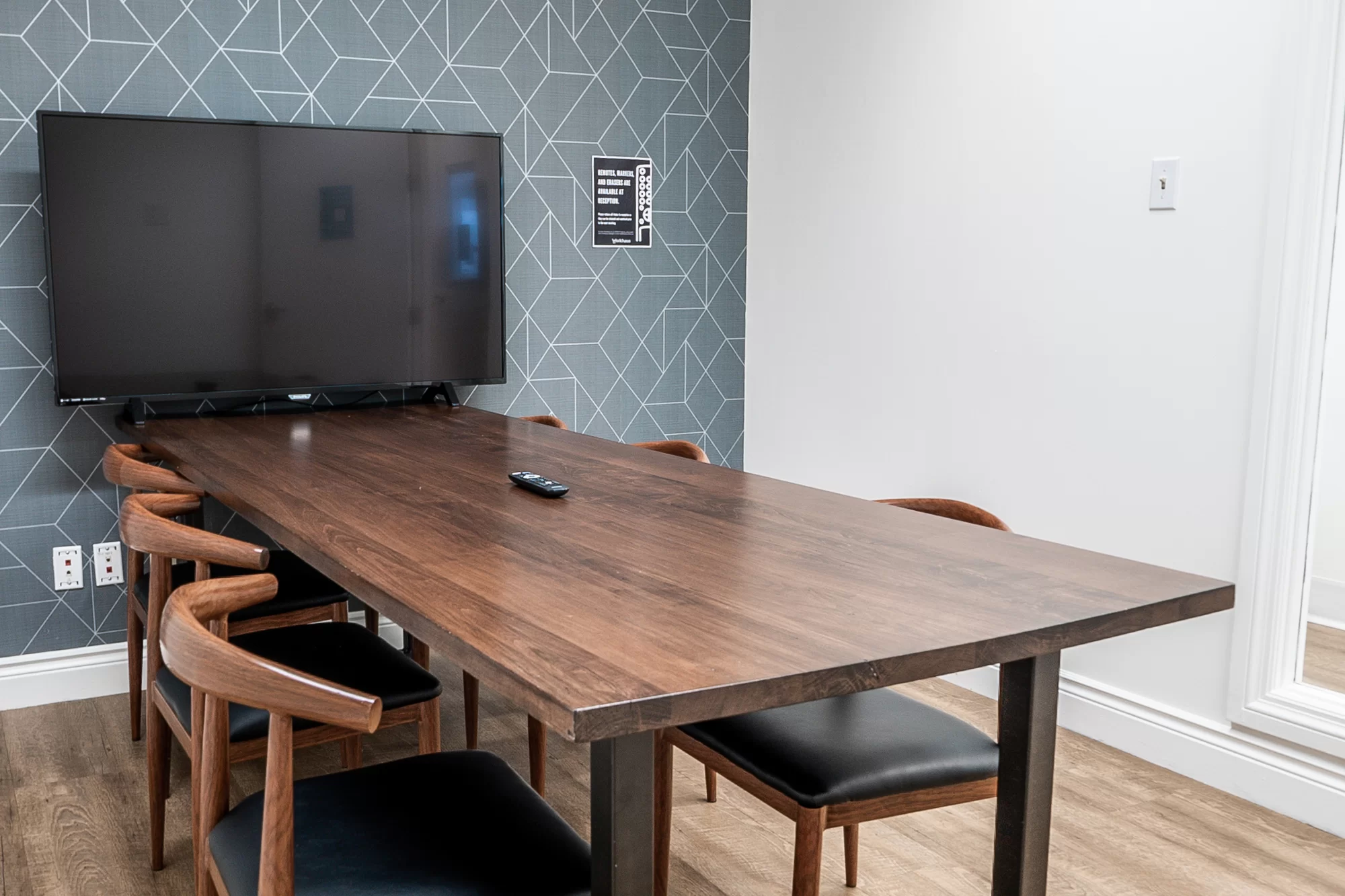 Workhaus - 180 Dundas St W photo 6