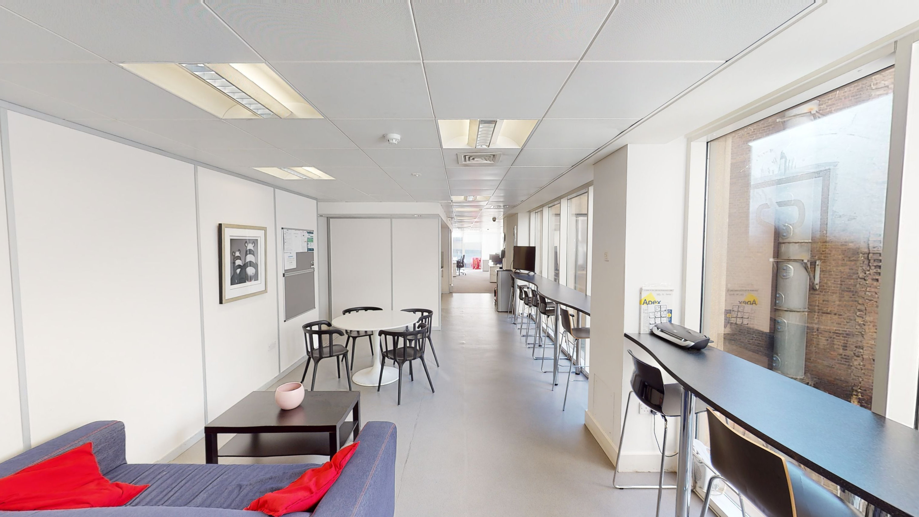 10 Lloyds Avenue photo 7