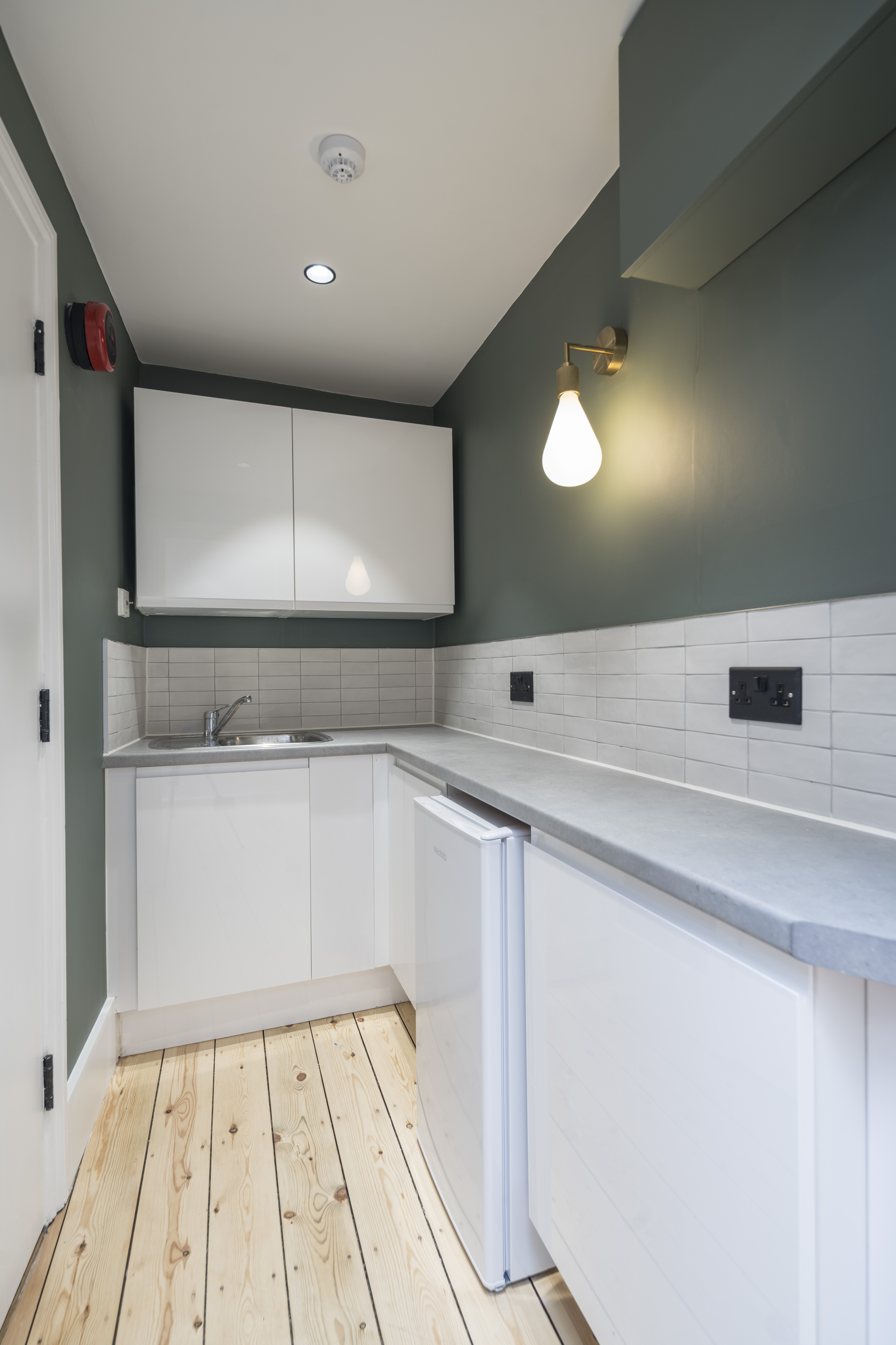 12 Fouberts Place photo 6