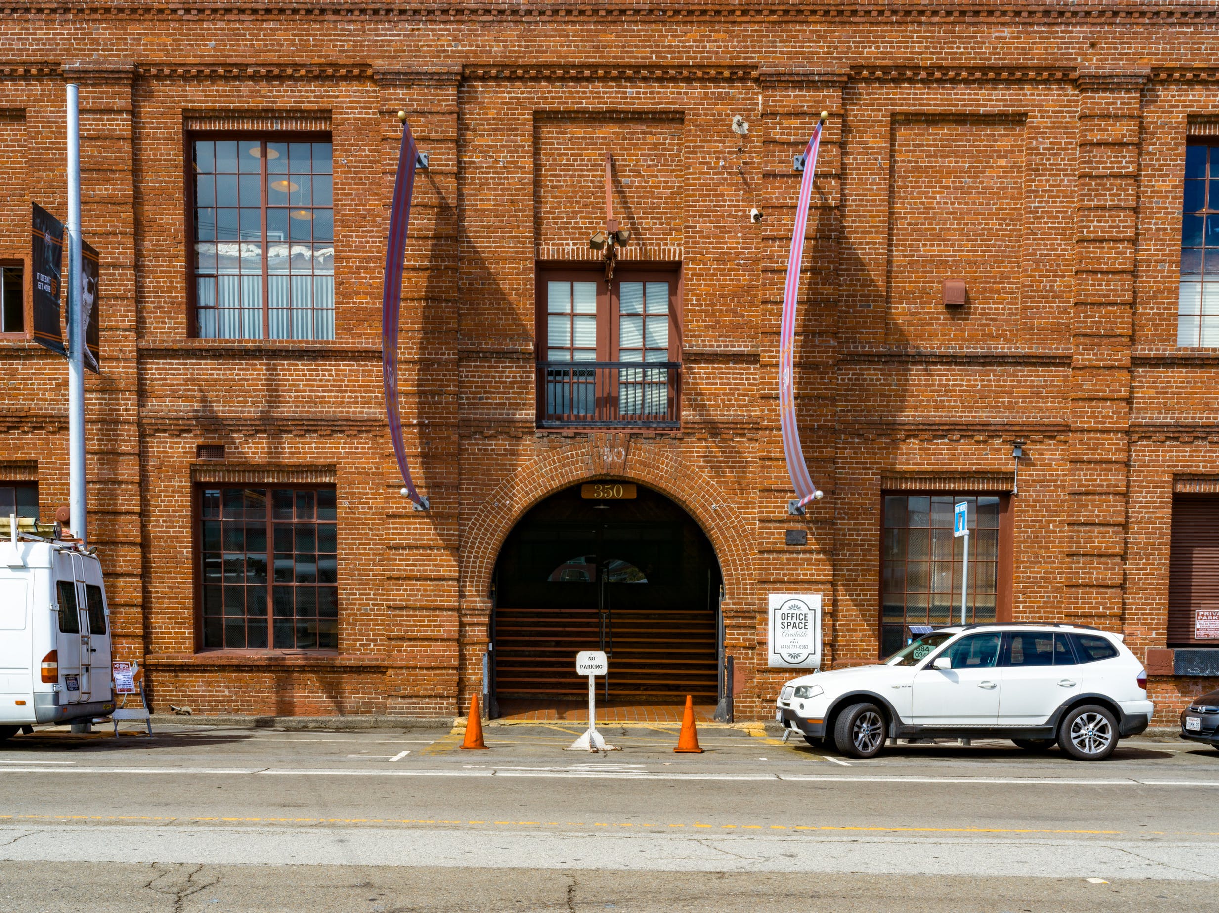 350 Townsend photo 1