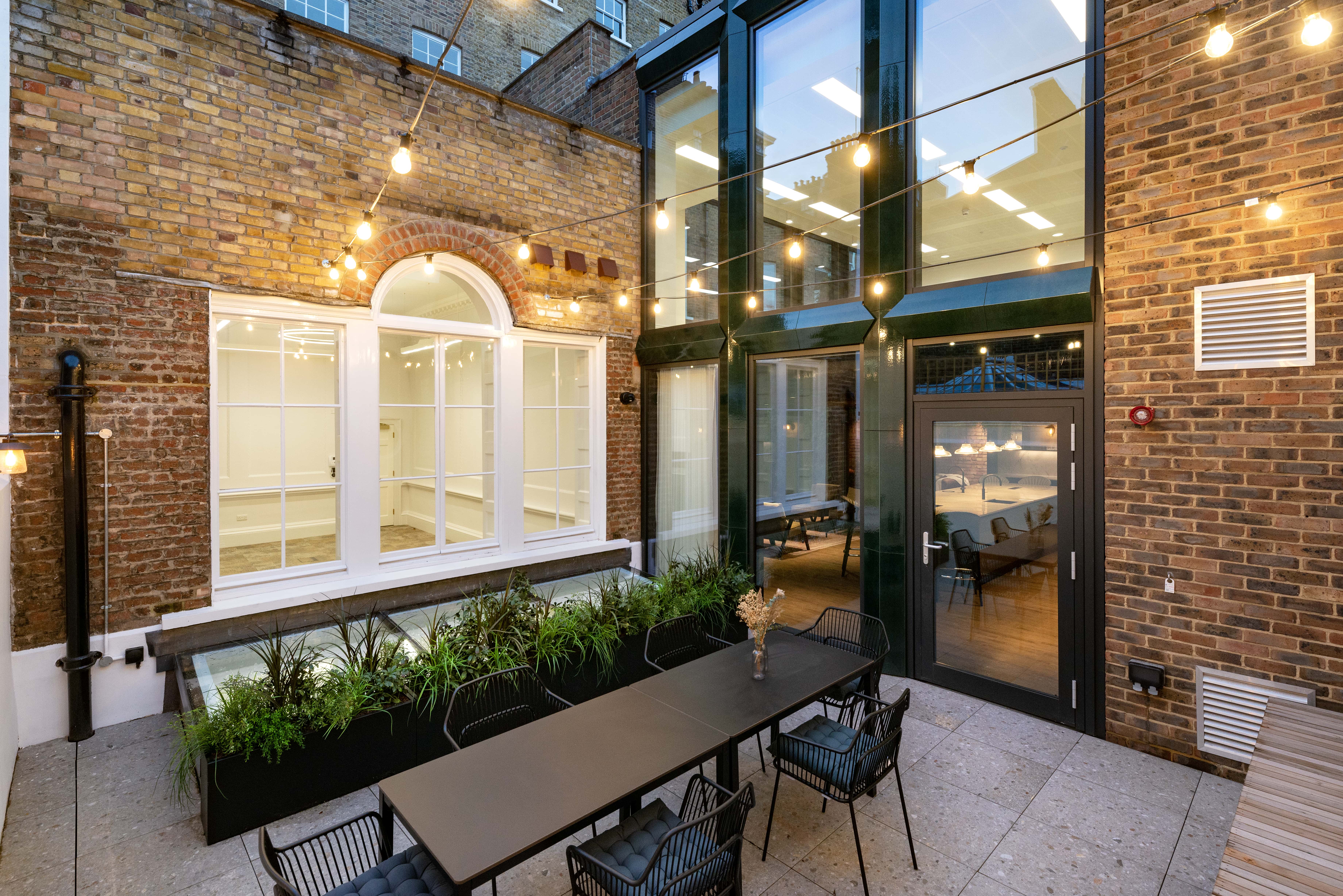 13-14 Welbeck Street photo 3