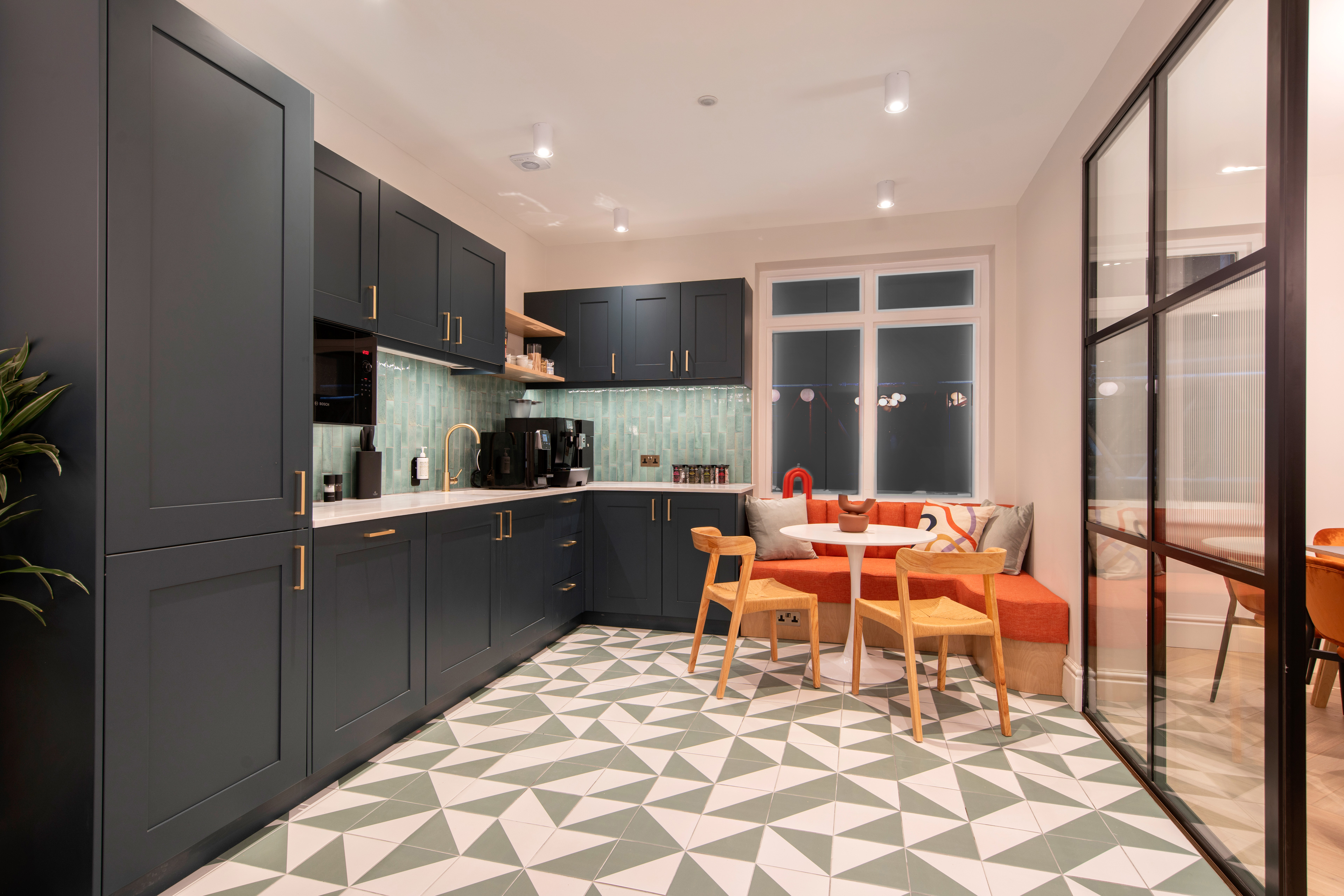 321 Oxford Street photo 1