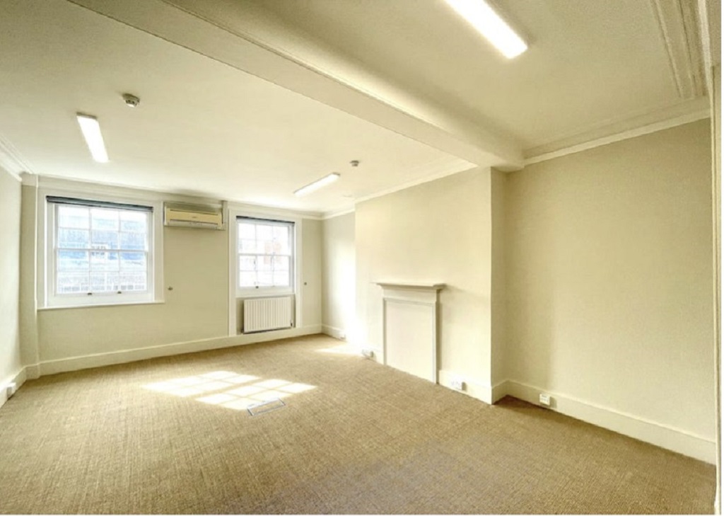 4 Fitzhardinge Street photo 3