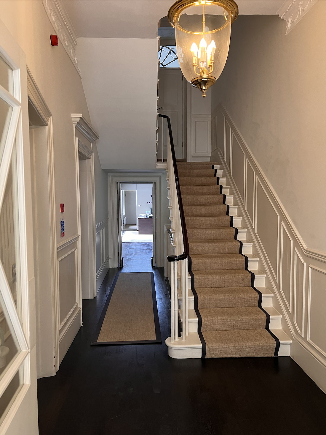 4 Fitzhardinge Street photo 2