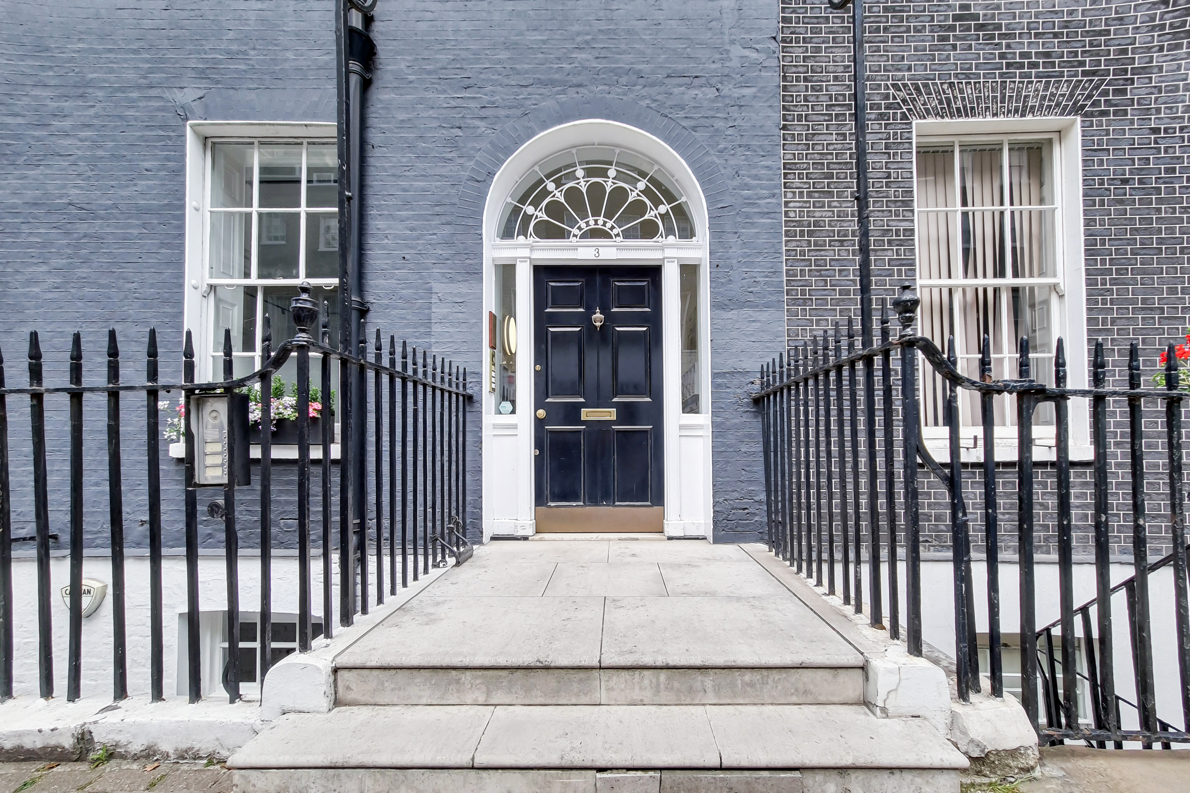 3 Fitzhardinge Street photo 1