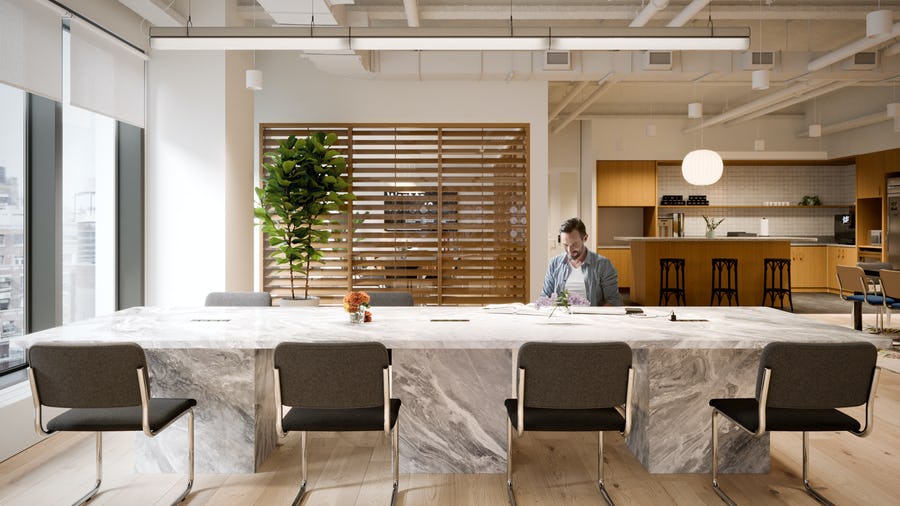 750 Lexington Ave photo 3
