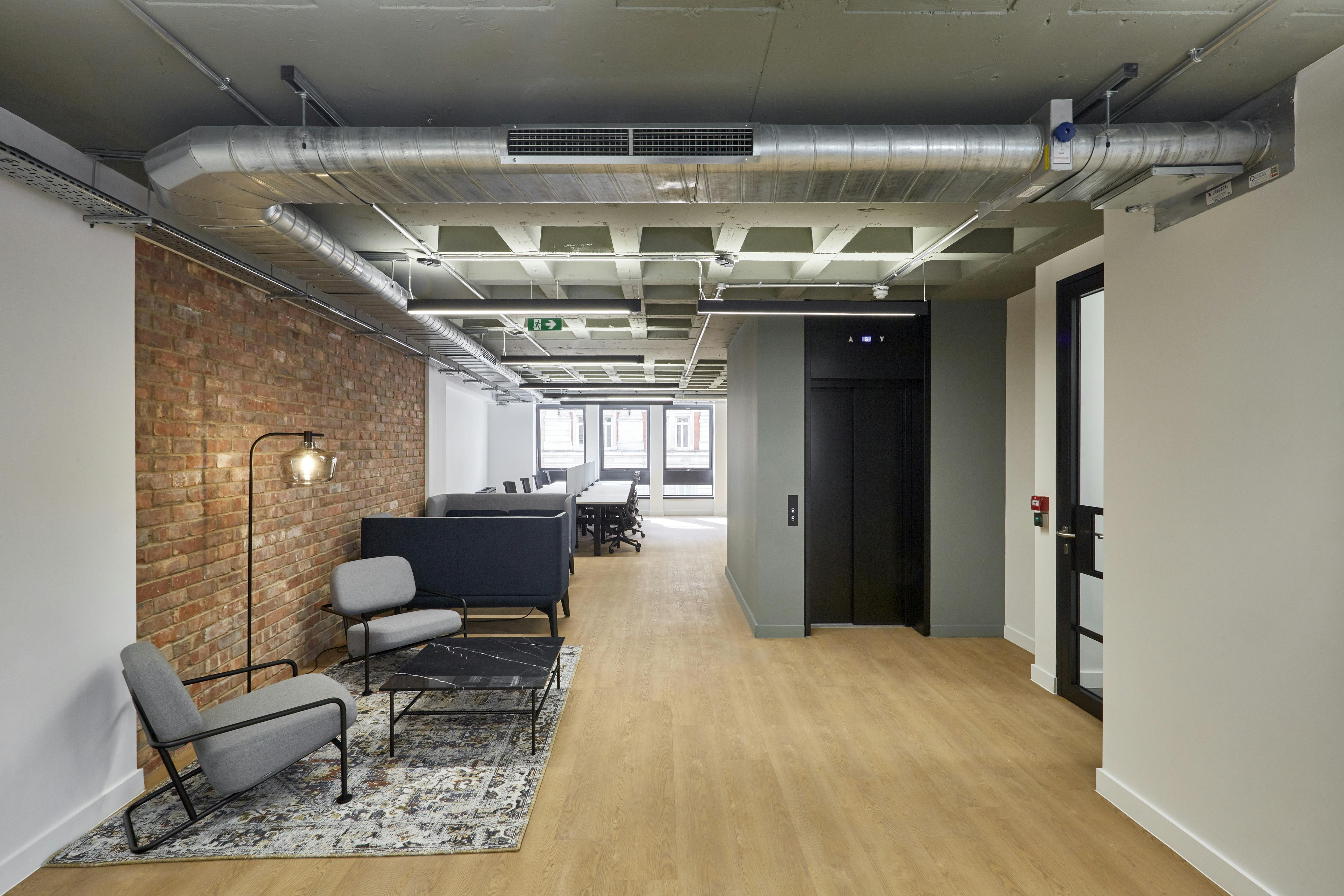 390 Strand photo 1