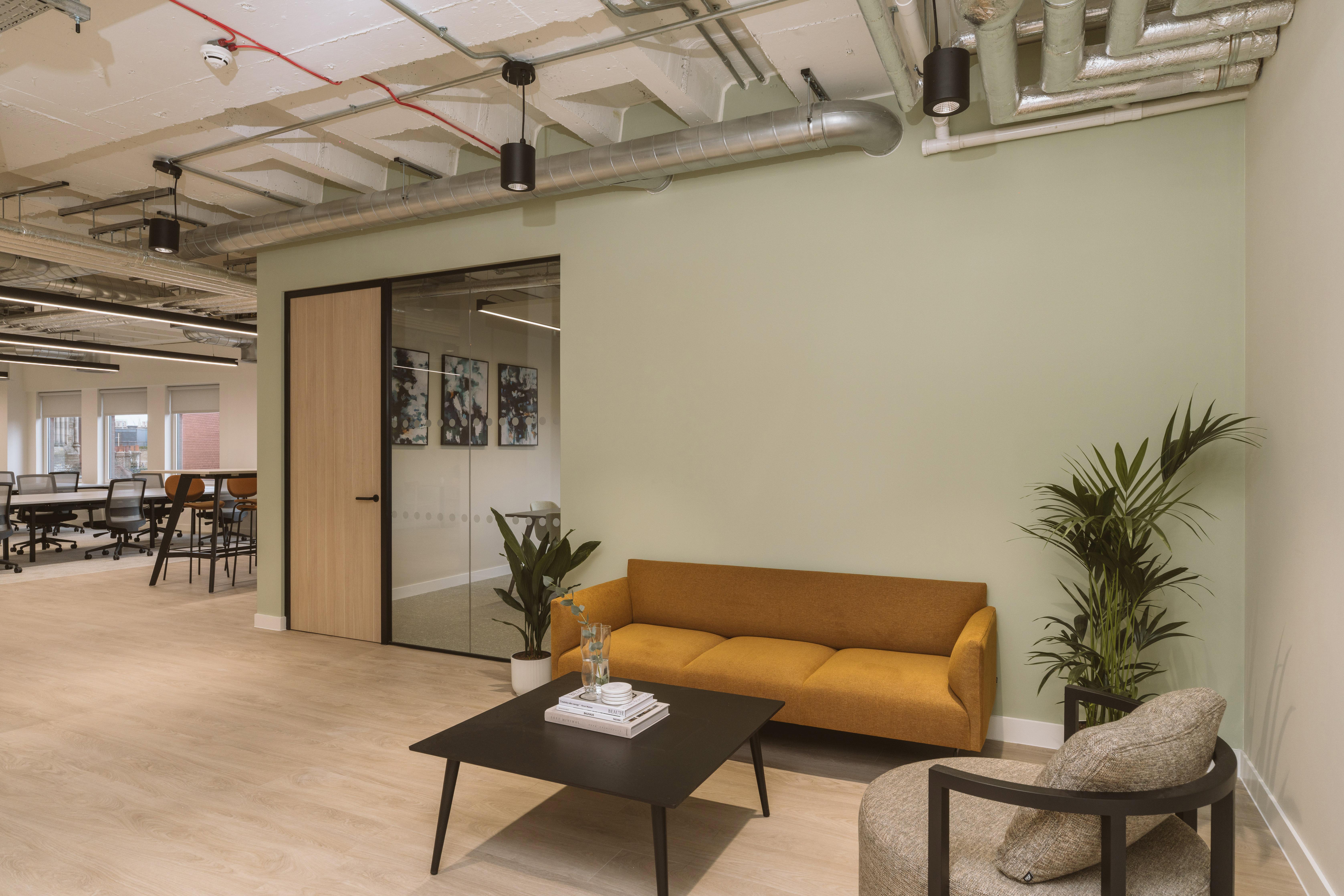 130 Shaftesbury Avenue photo 1