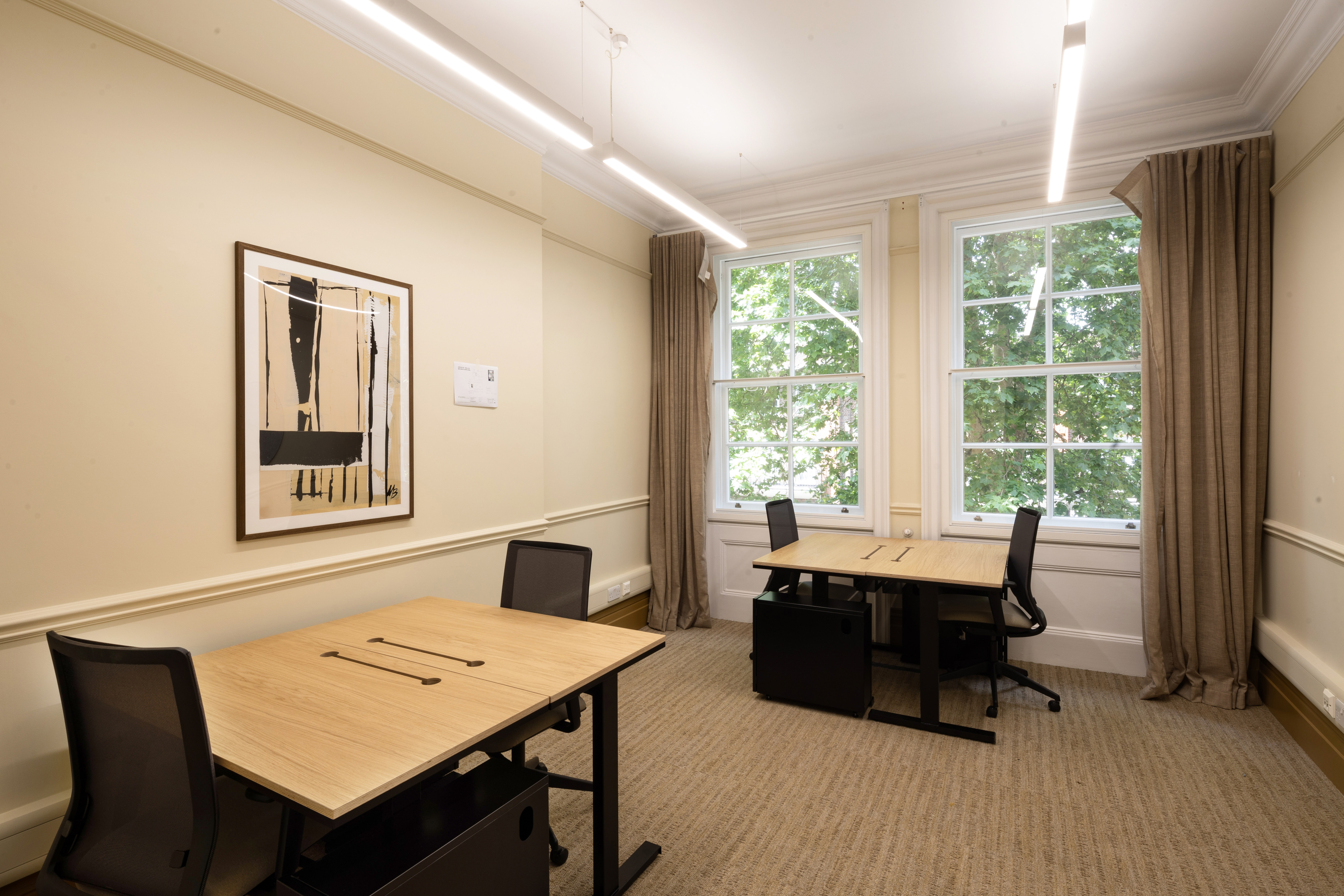 142 Buckingham Palace Road photo 5