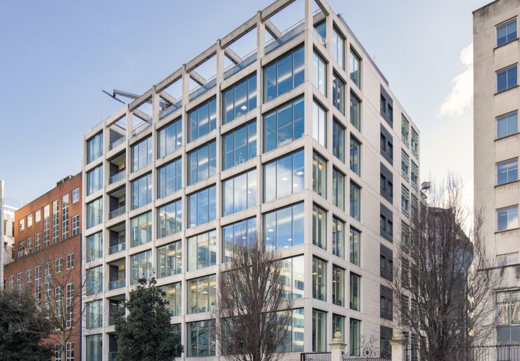10 Chiswell Street photo 1
