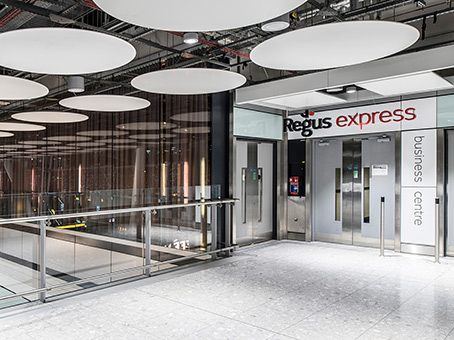Heathrow, Terminal 5 photo 1