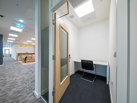 Heathrow, Terminal 3 photo 5