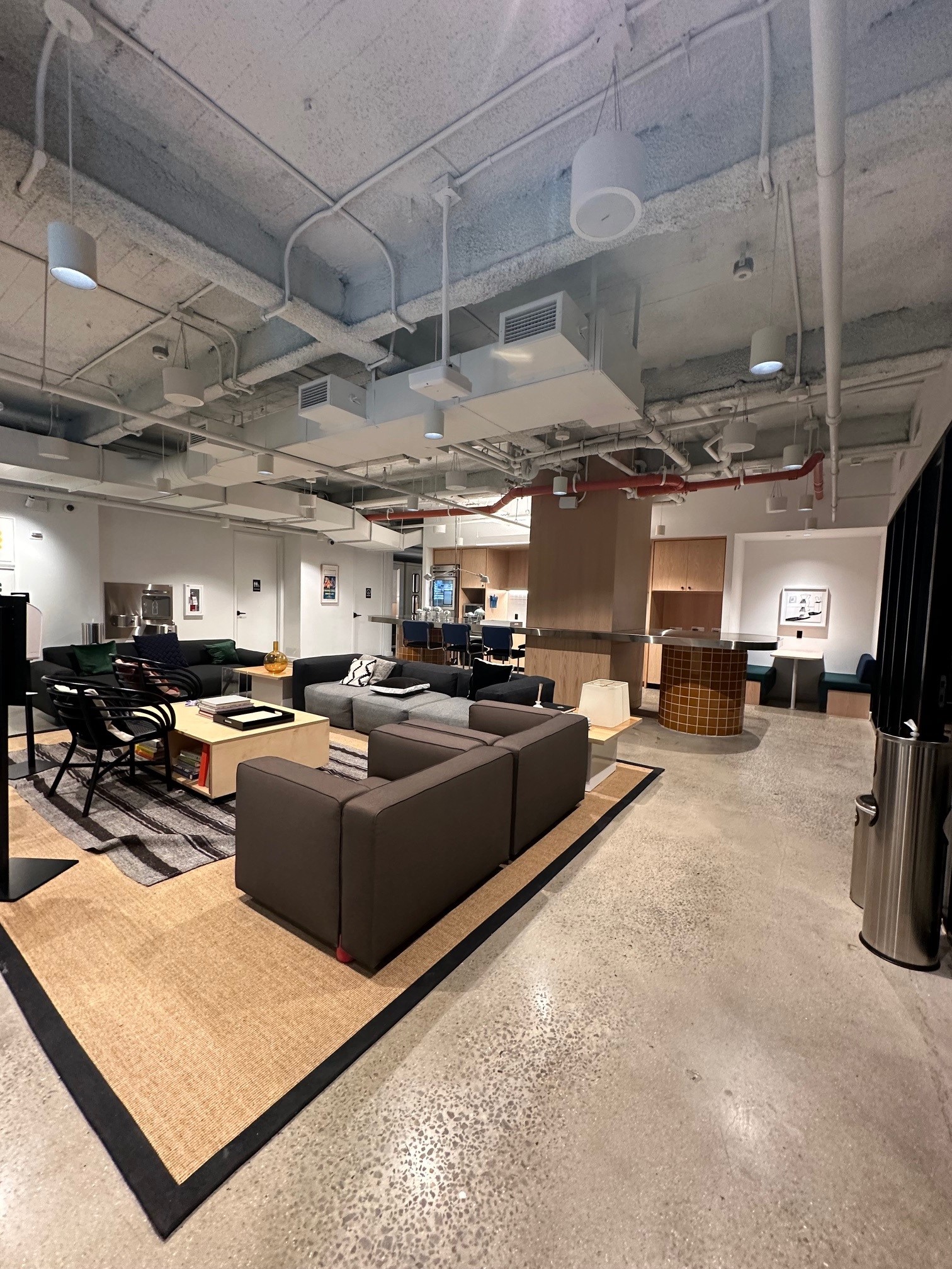 Corporate Suites at 880 Third Avenue photo 4