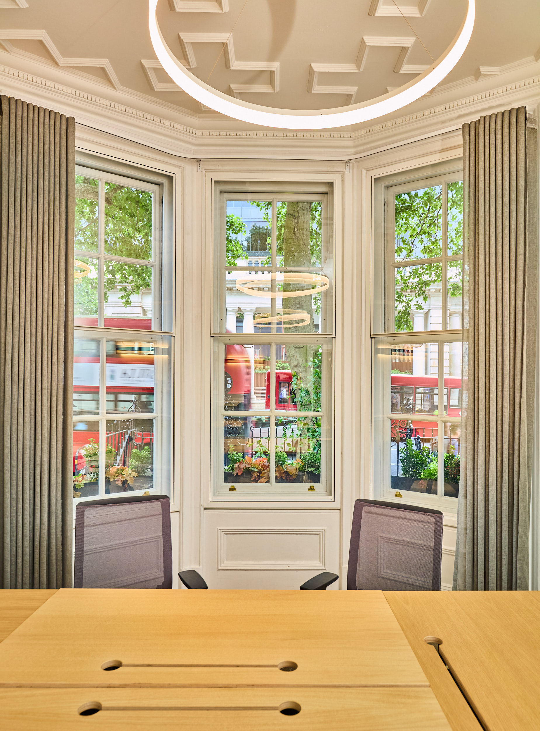 128 Buckingham Palace Road photo 4