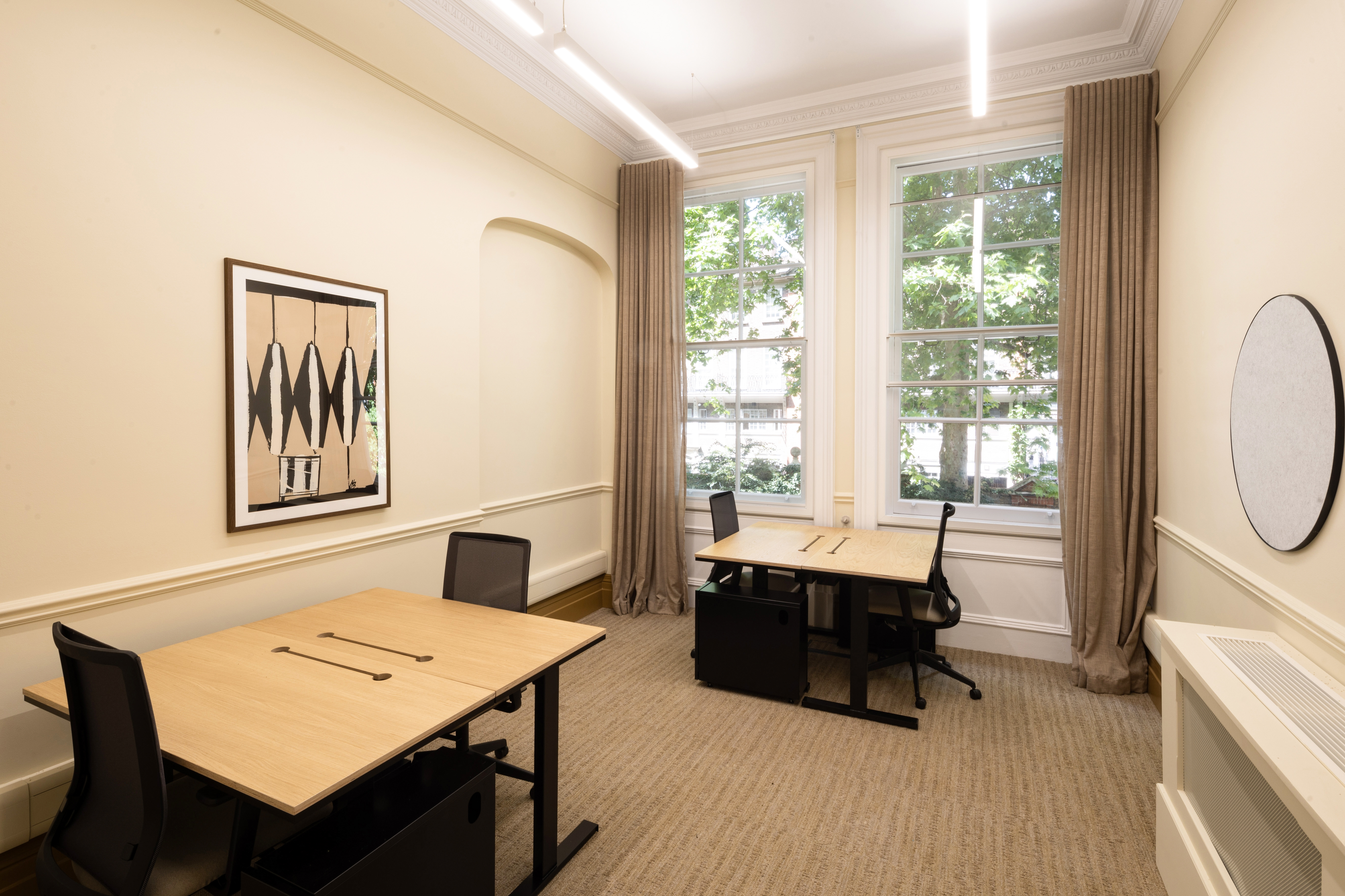 142 Buckingham Palace Road photo 2