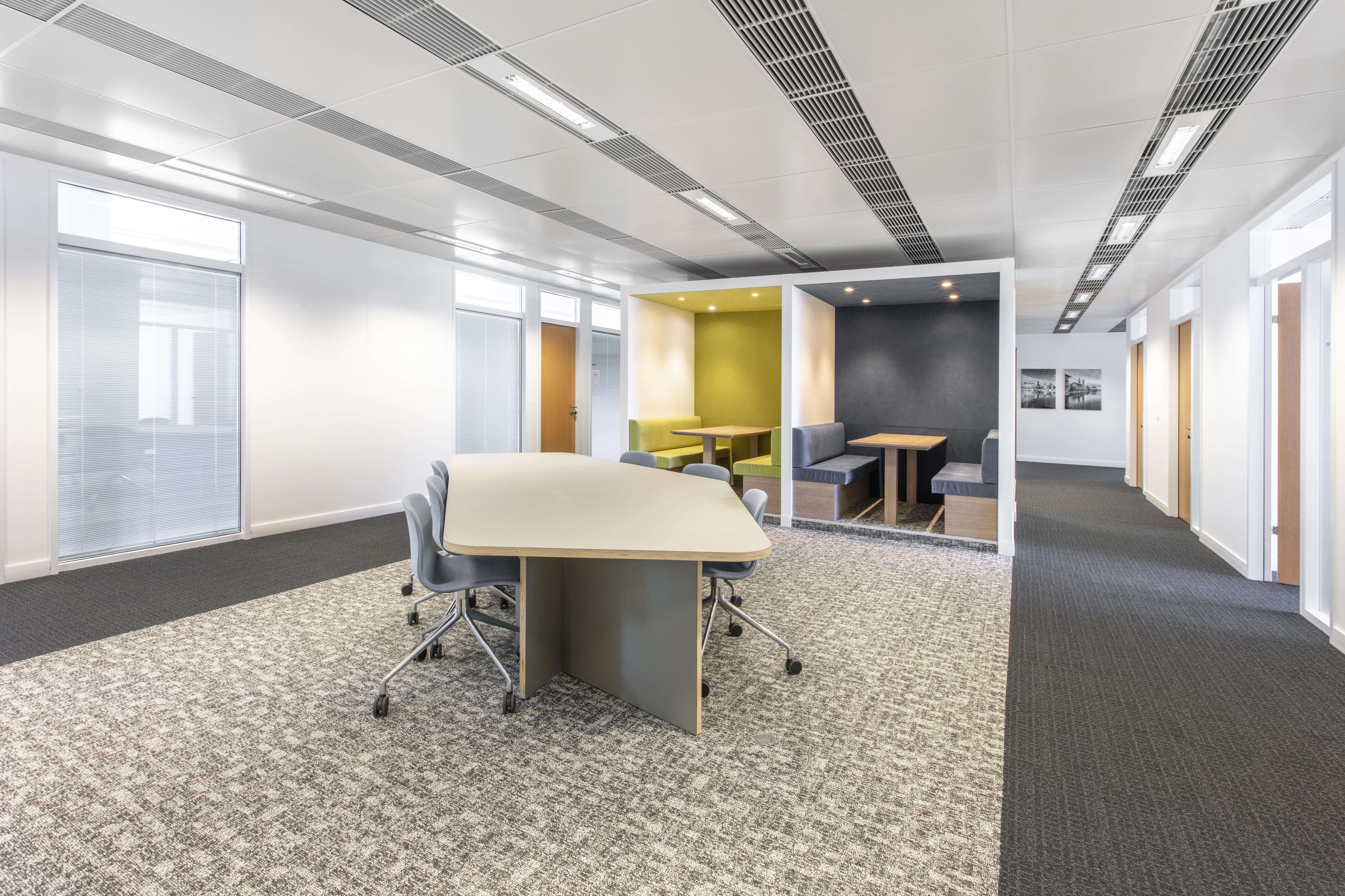 Regus - Zug, Baarerstrasse 135 photo 2