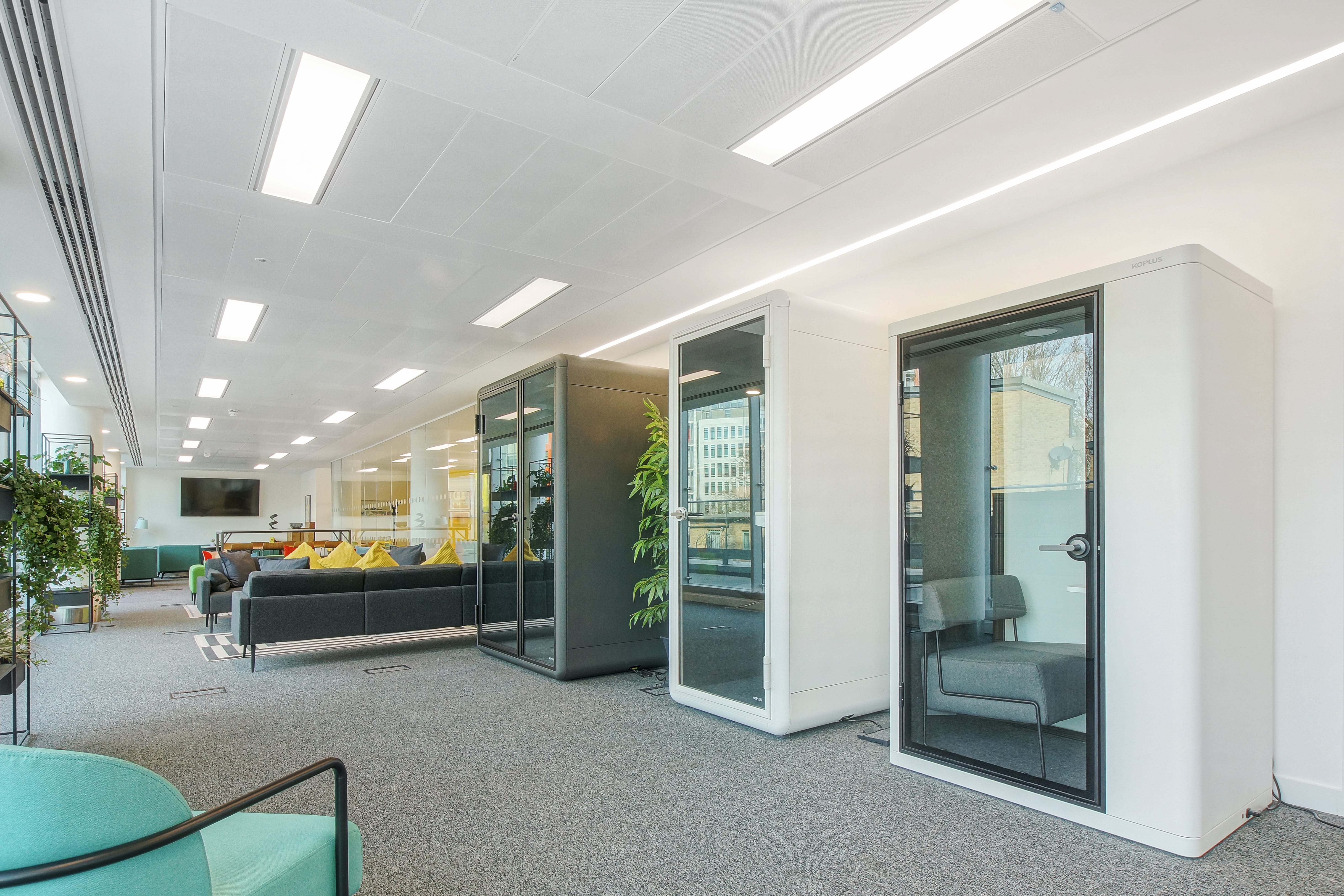 151 Shaftesbury Avenue photo 4