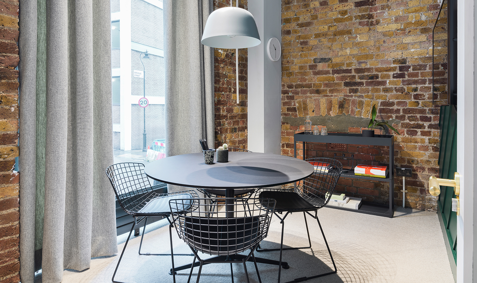 24 Greville Street photo 4