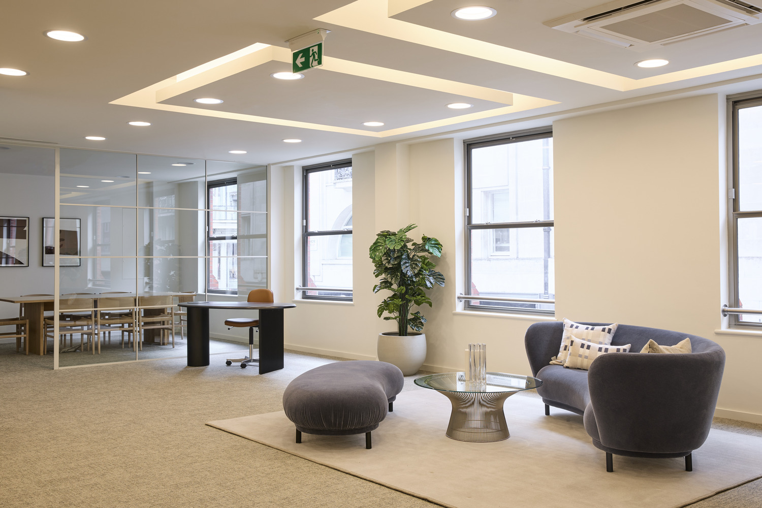 3 Rathbone Place photo 2