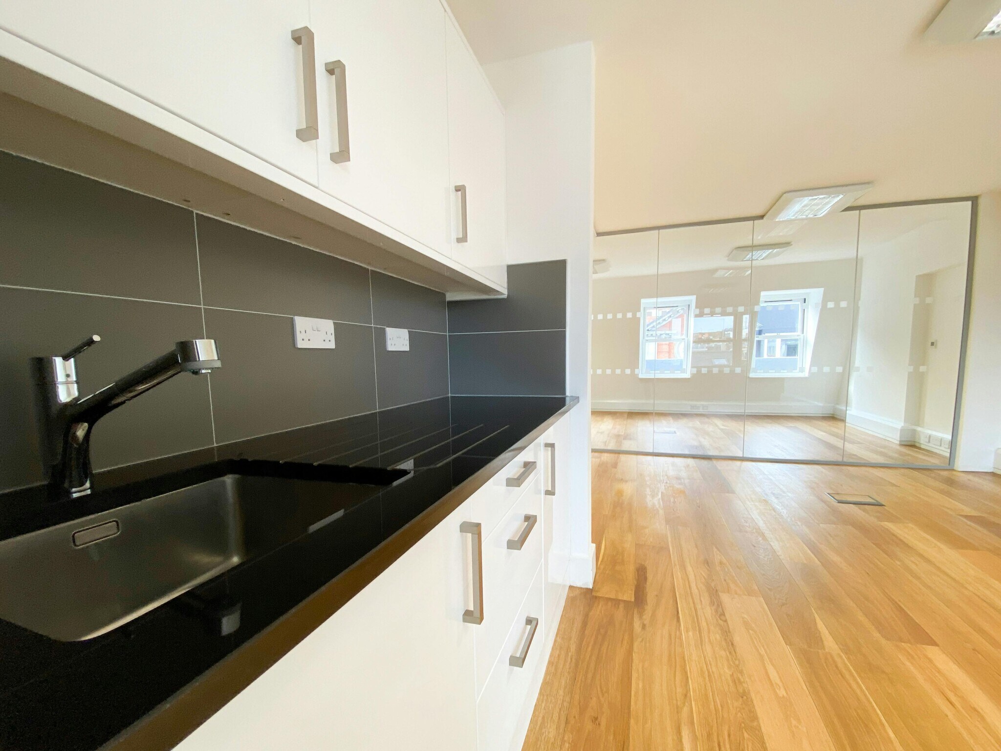 116 Great Portland Street photo 3