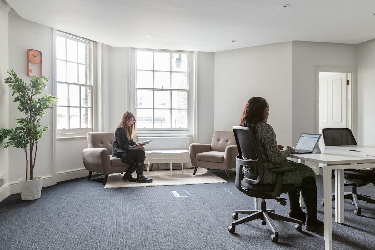 Bloomsbury Square photo 3