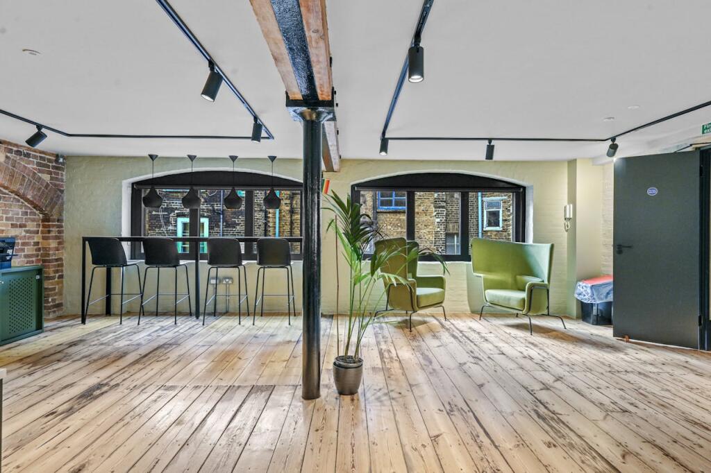 81a Endell Street photo 11