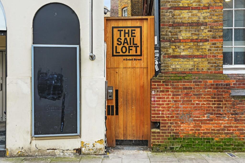 81a Endell Street photo 1