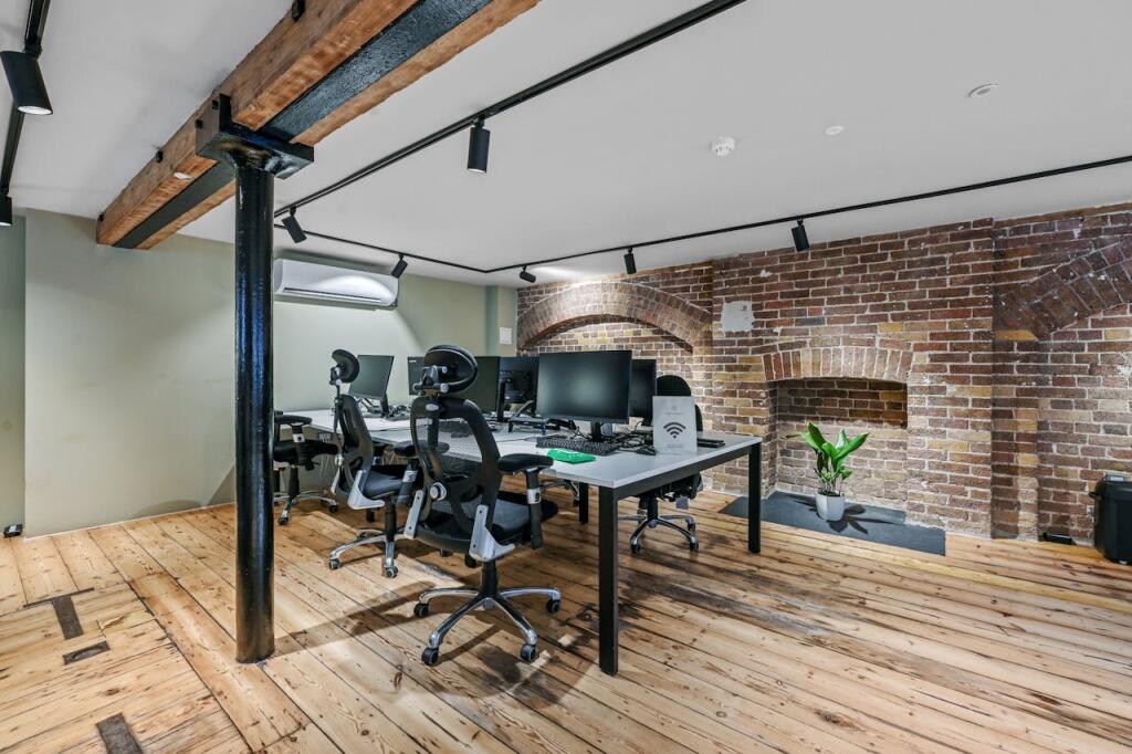 81a Endell Street photo 10