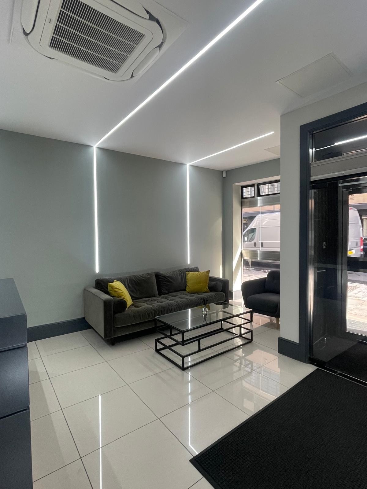 123 Minories photo 3