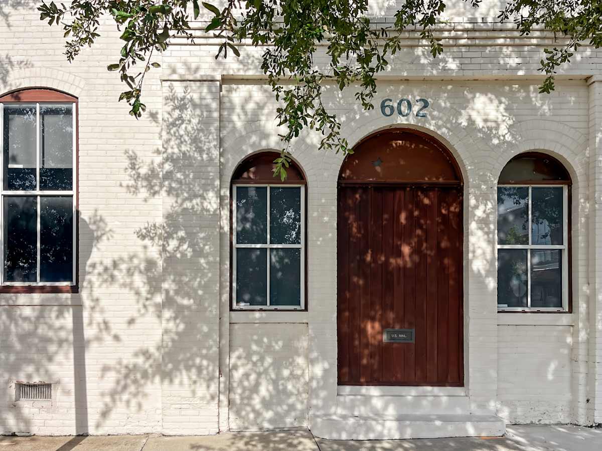 602 S Main St photo 1