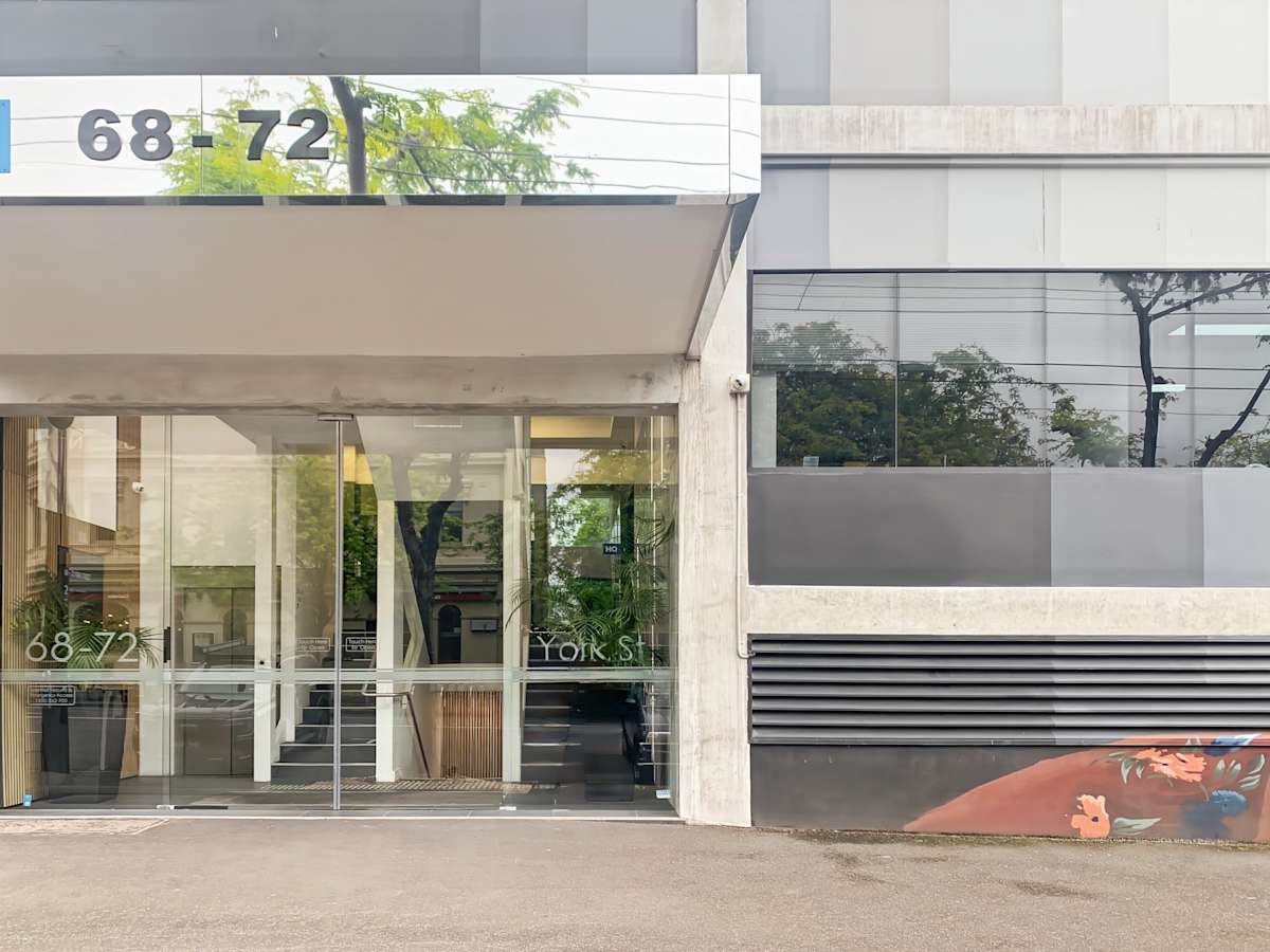 72 York St