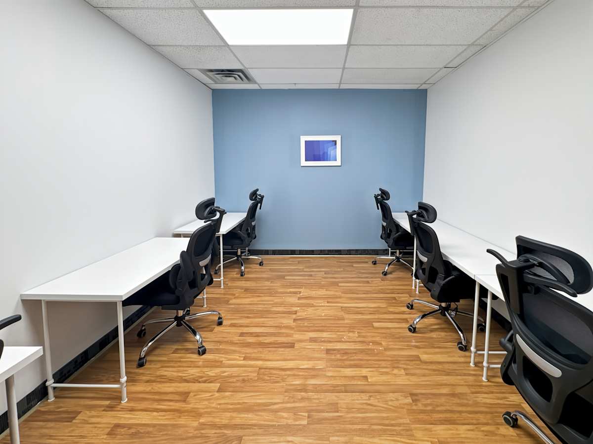 111 Simcoe Street N photo 4