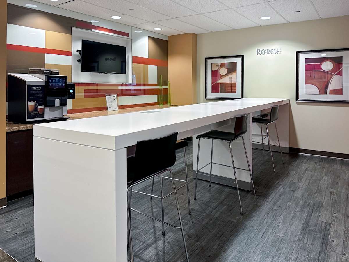 Regus - Brampton, 2 County Court Boulevard photo 8