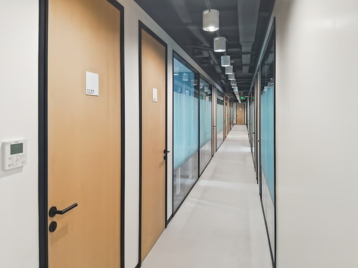 i2 Building photo 4