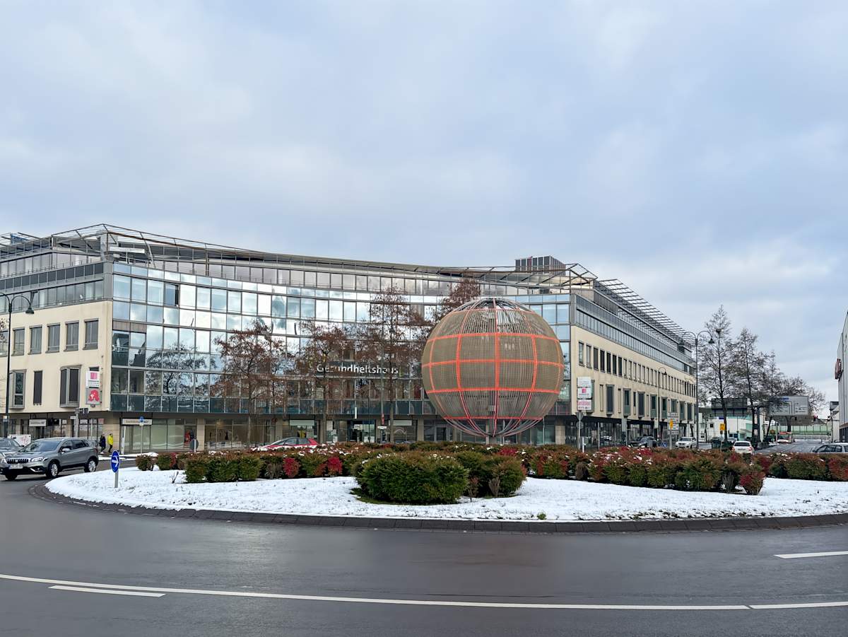 Globe photo 1