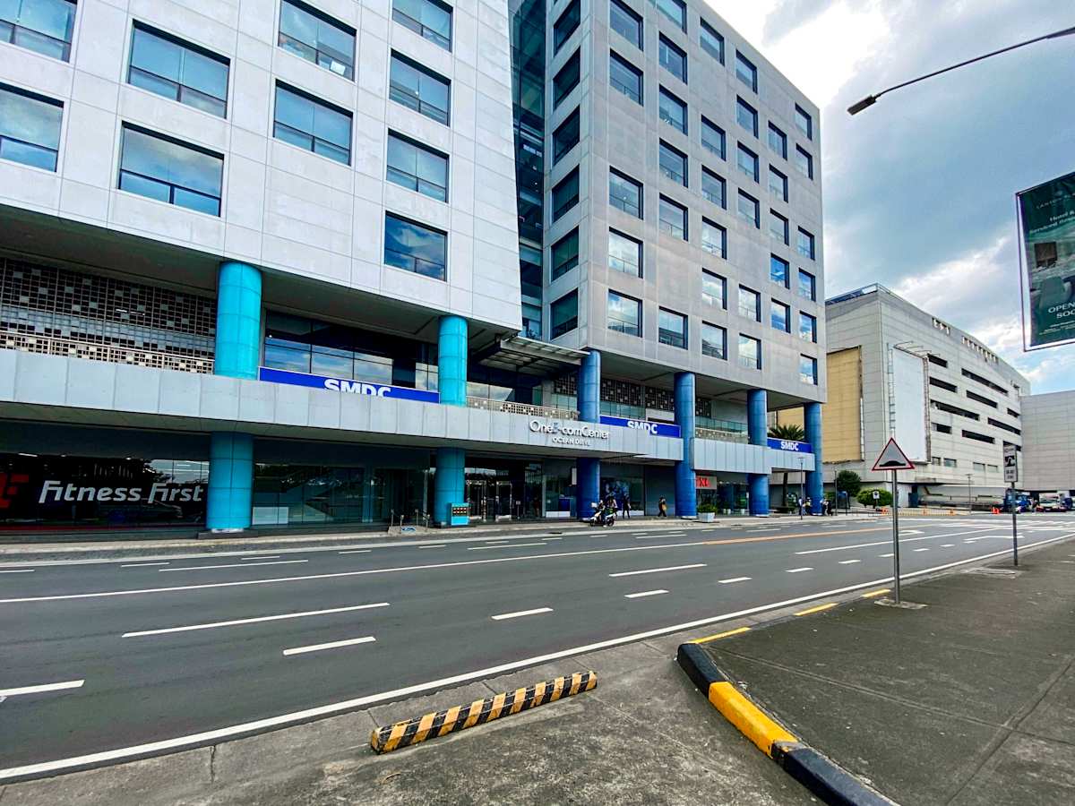 One E-com Center