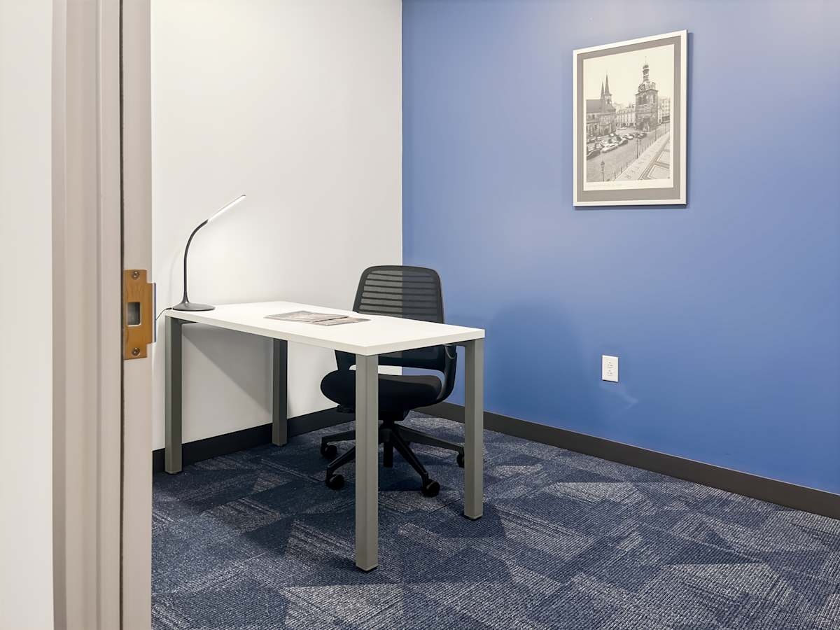 5601 Executive Dr photo 12