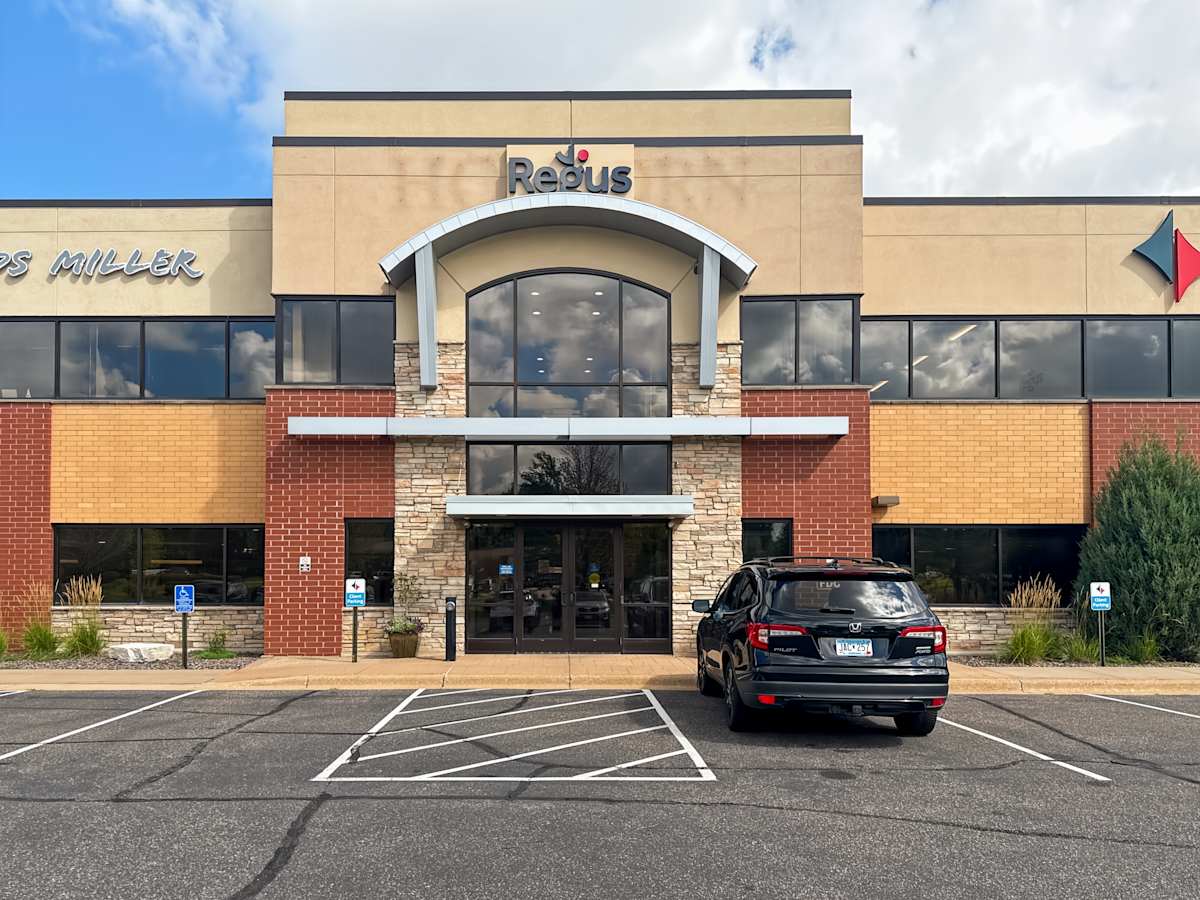 Regus - Eagan Woods photo 1