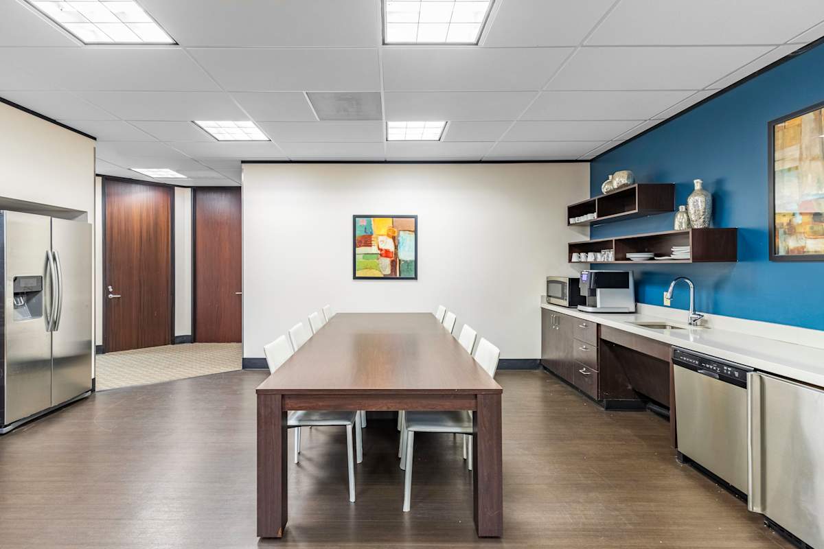 1777 NE Loop 410 photo 4