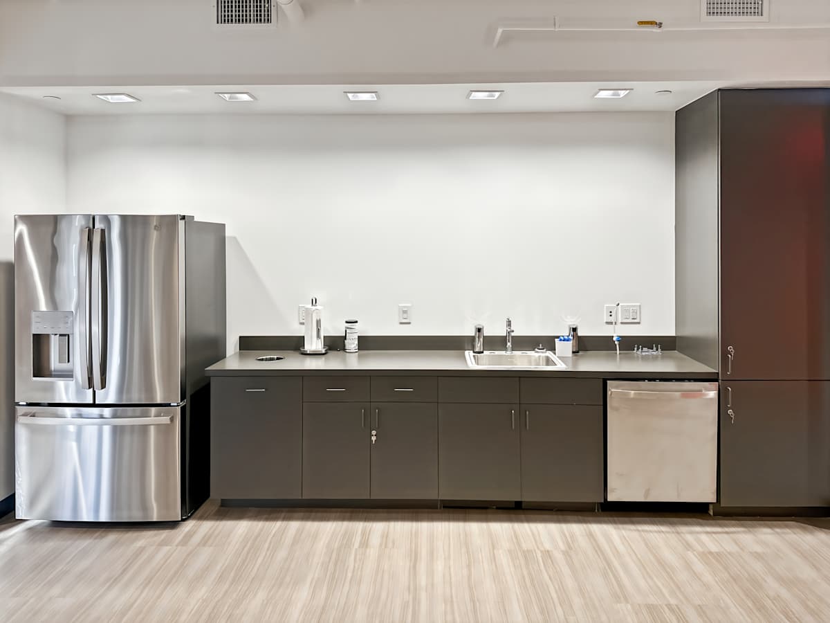 300 W Clarendon photo 6