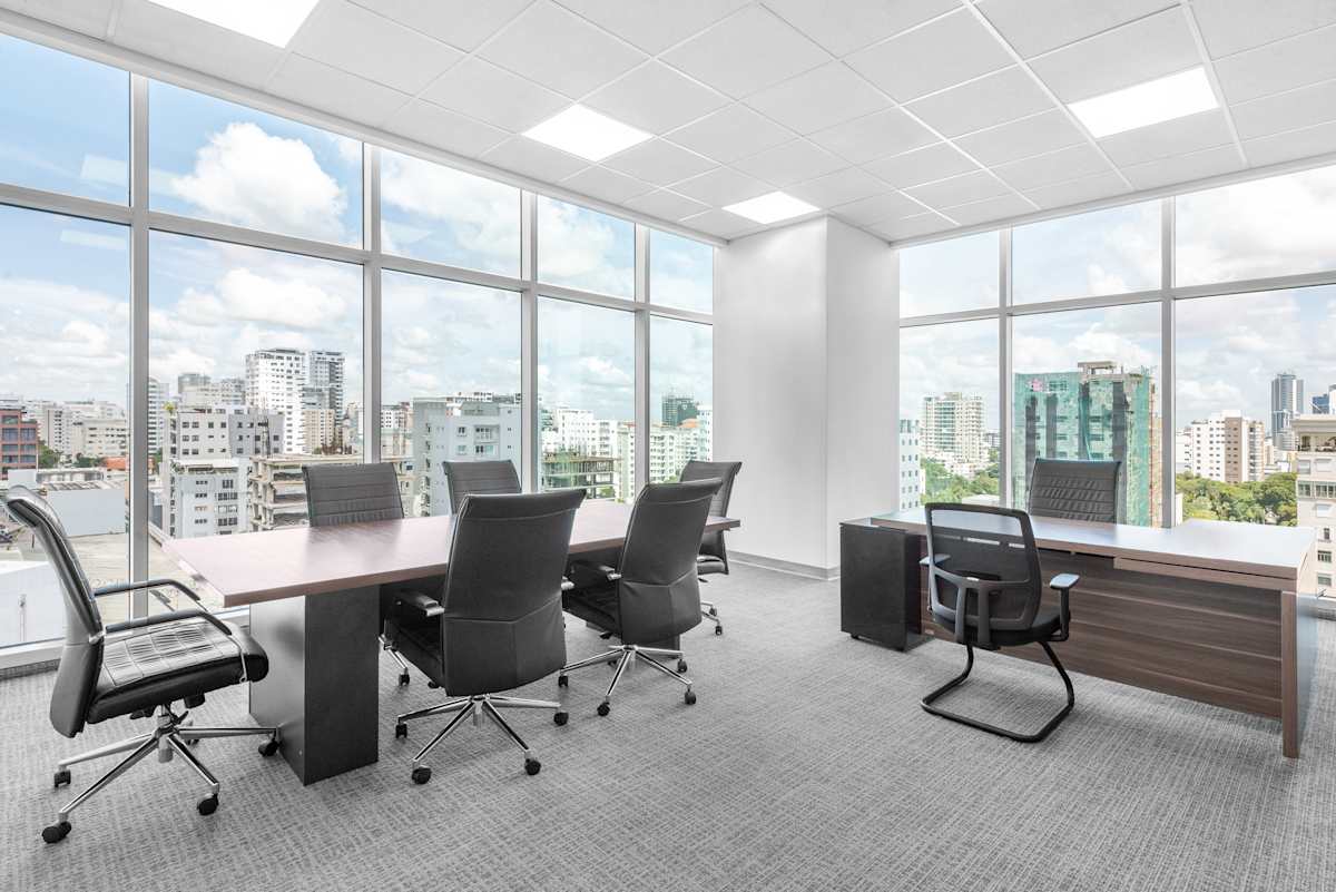 Roble Corporate Center photo 7