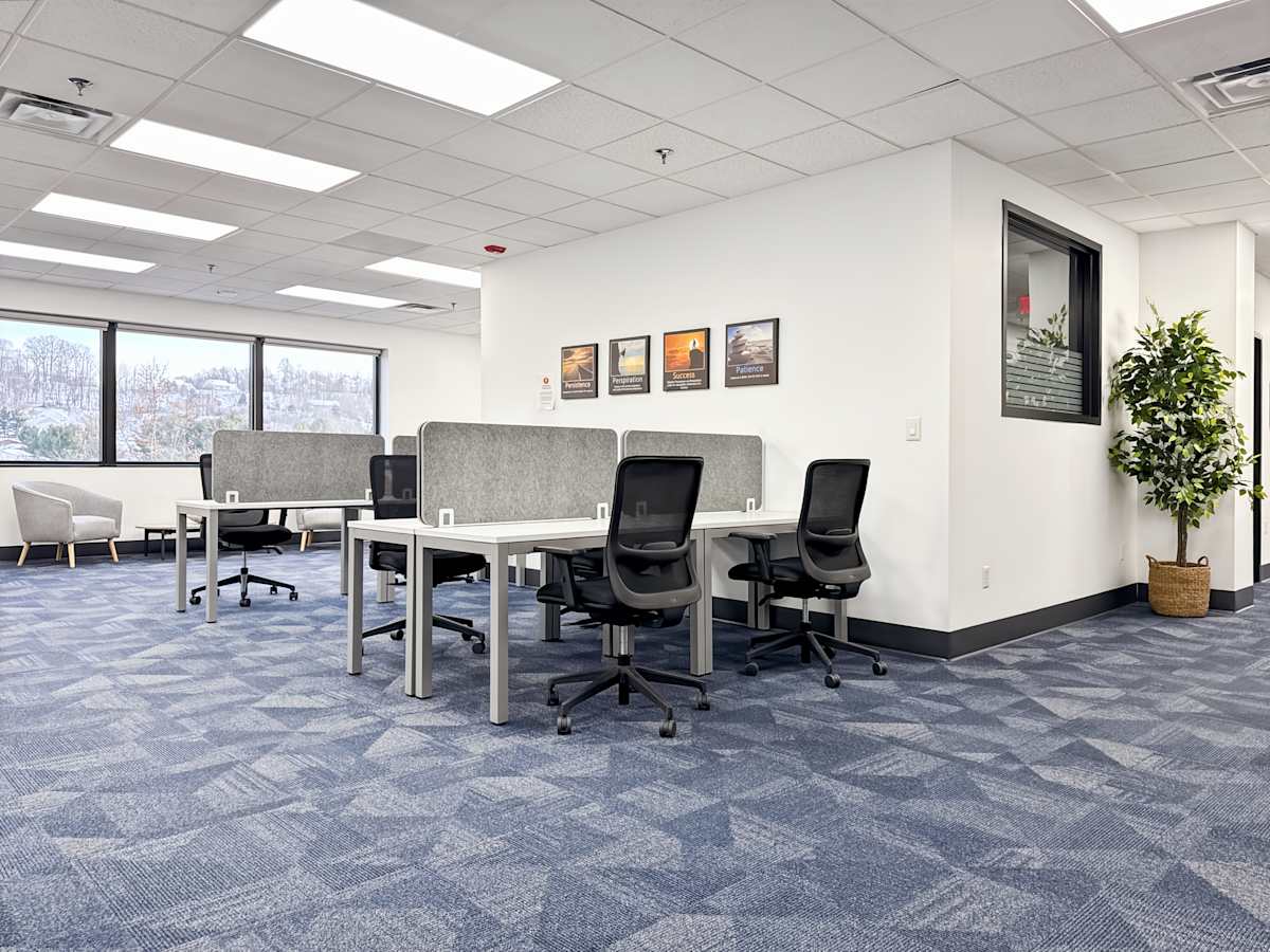 300 Northpointe Circle photo 4
