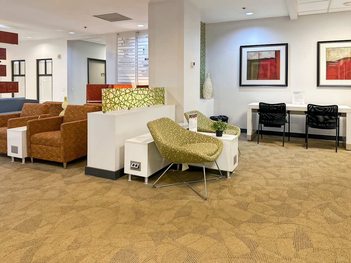 433 Plaza Real photo 11