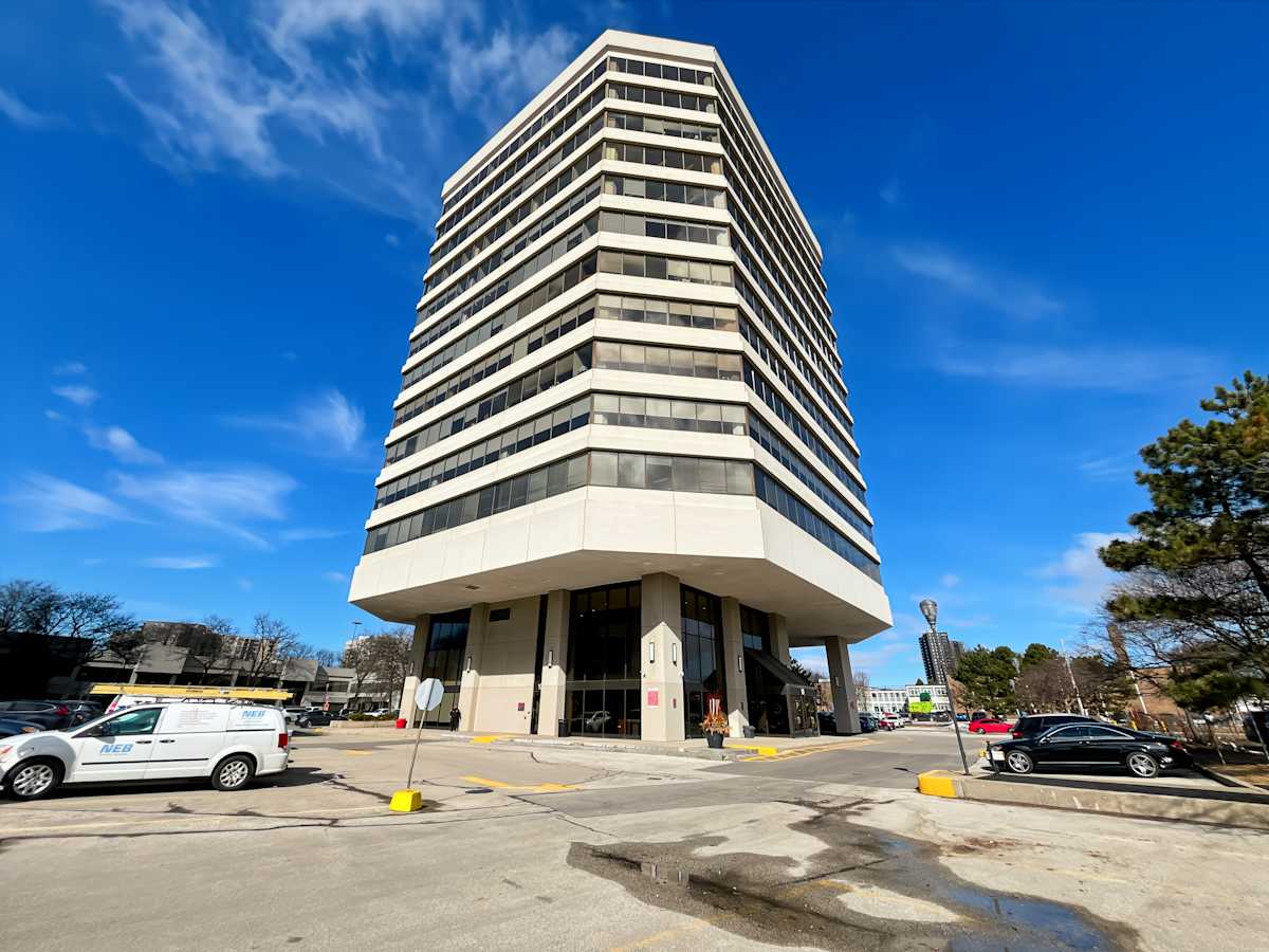 10 Four Seasons Place photo 1