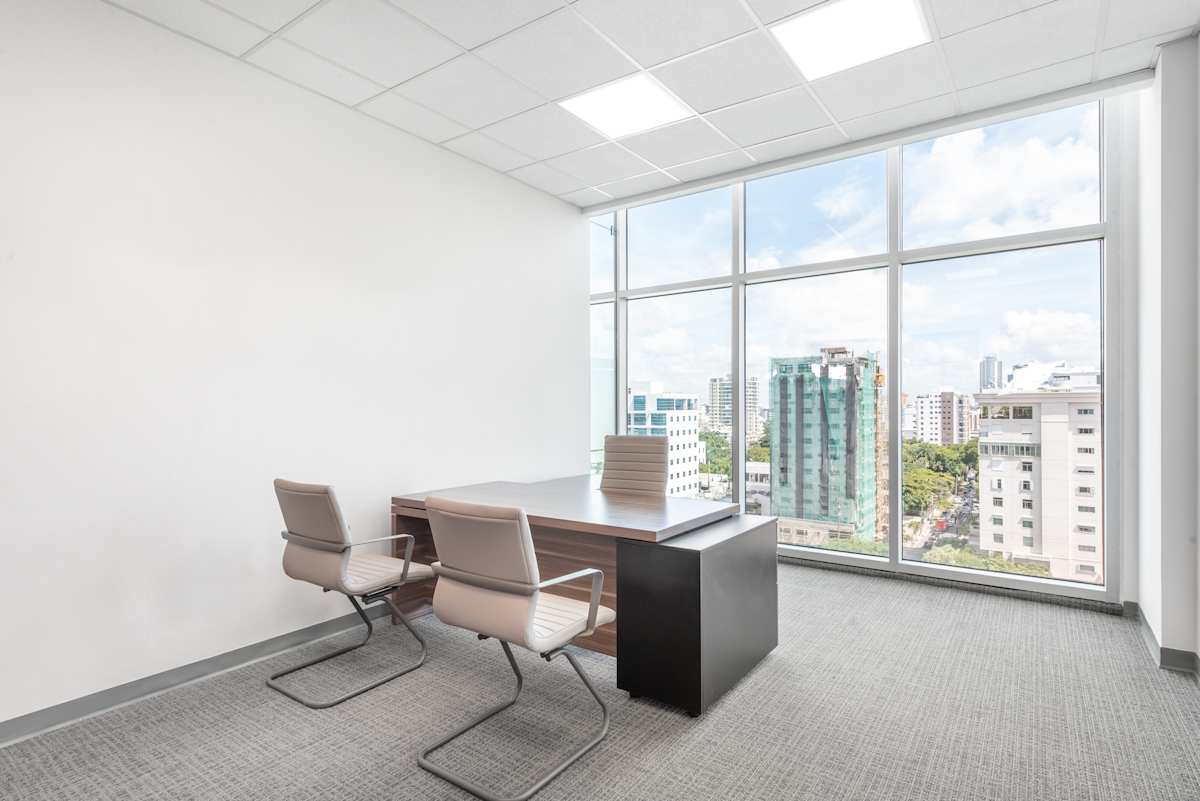 Roble Corporate Center photo 5